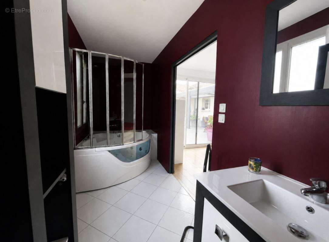 Propriété d'exception de plain-pied avec piscine - Availles- - photo 15