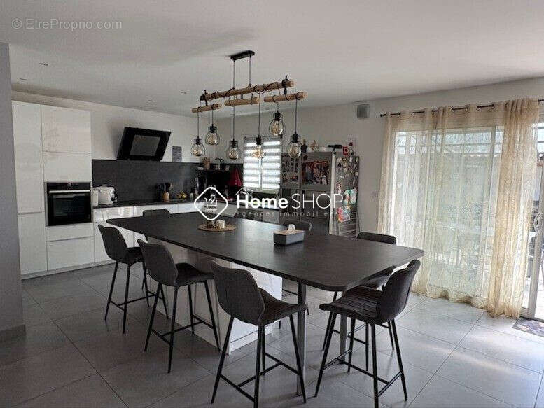 Maison à SAINT-VICTORET