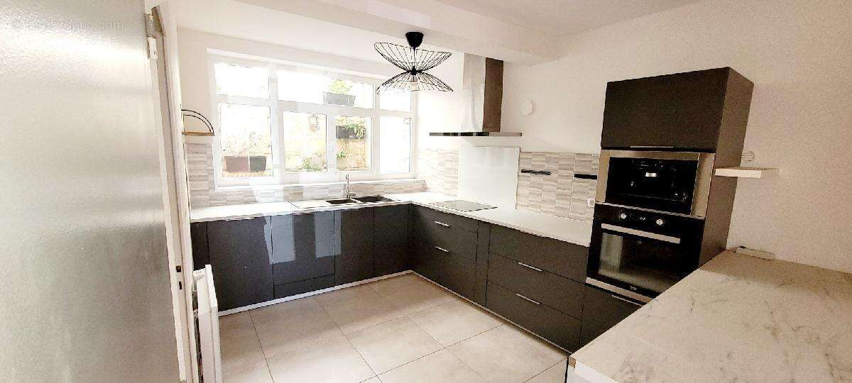 Maison à SAINT-JEAN-D'ANGELY