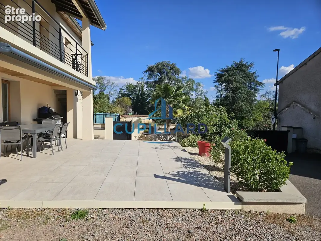 Maison entierement renovee - briennon proche port - photo 11