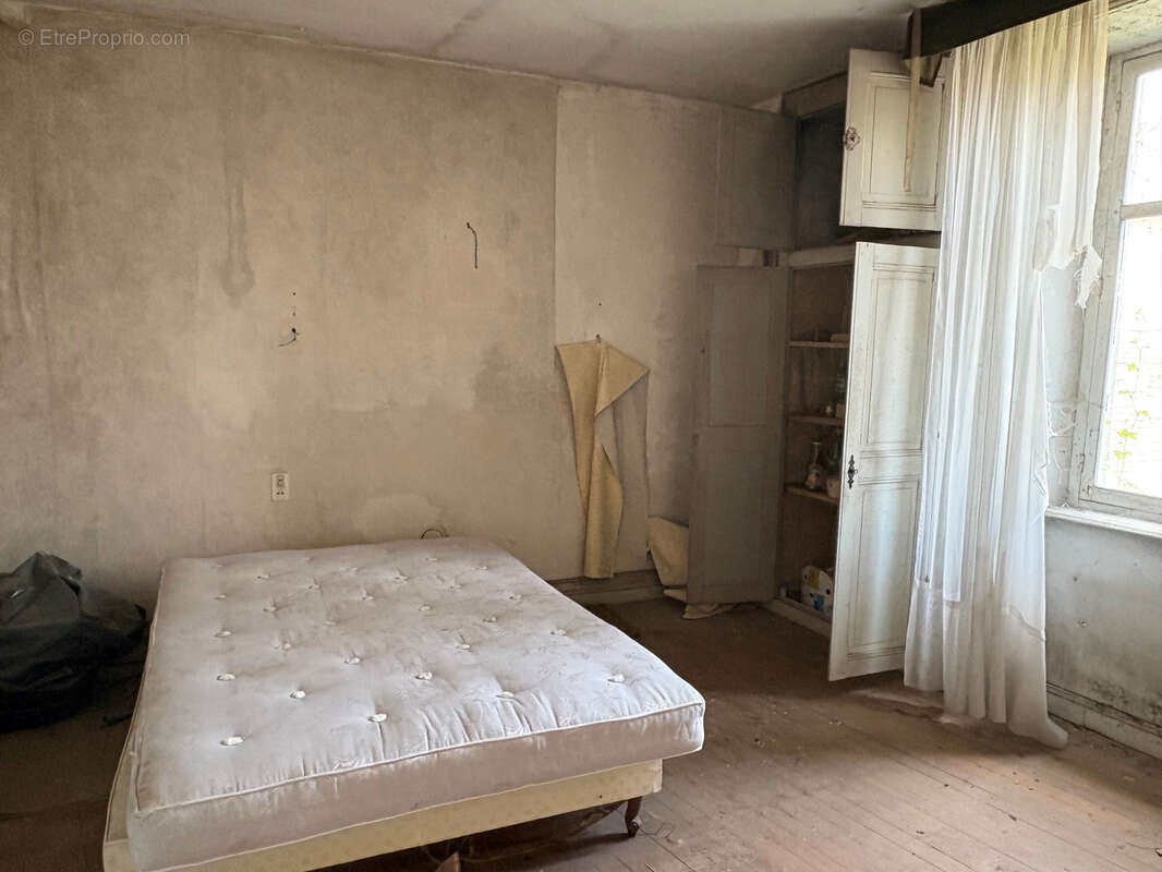 Appartement à SAINT-YRIEIX-LA-PERCHE