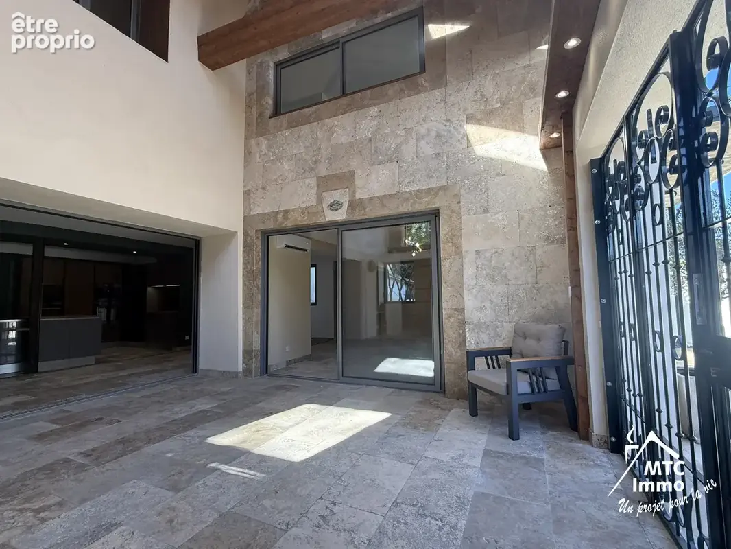 Triplex en pierre 182 m2 type maison de village haut standing 5 chambres piscine - photo 25