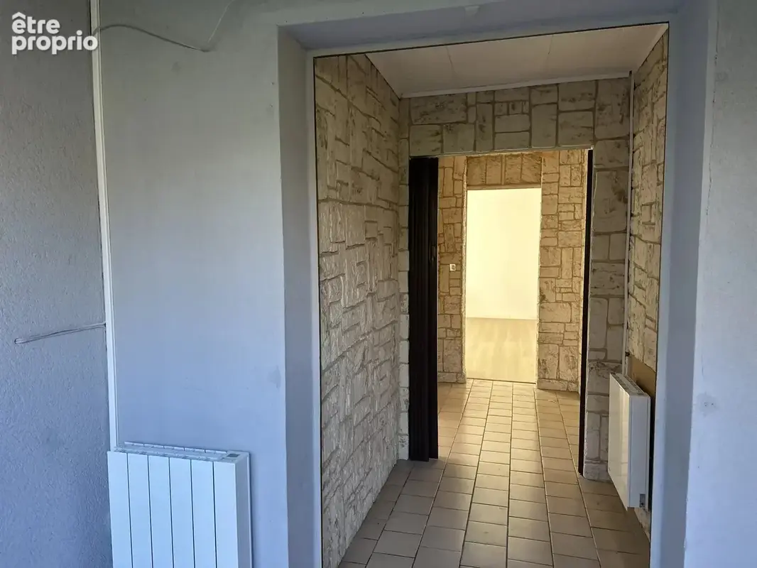 Maison de plain-pied avec grand jardin et piscine - photo 11