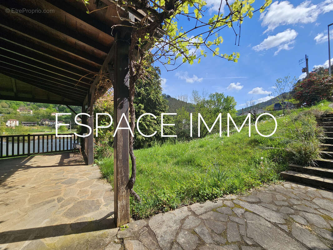 Maison à LIVINHAC-LE-HAUT