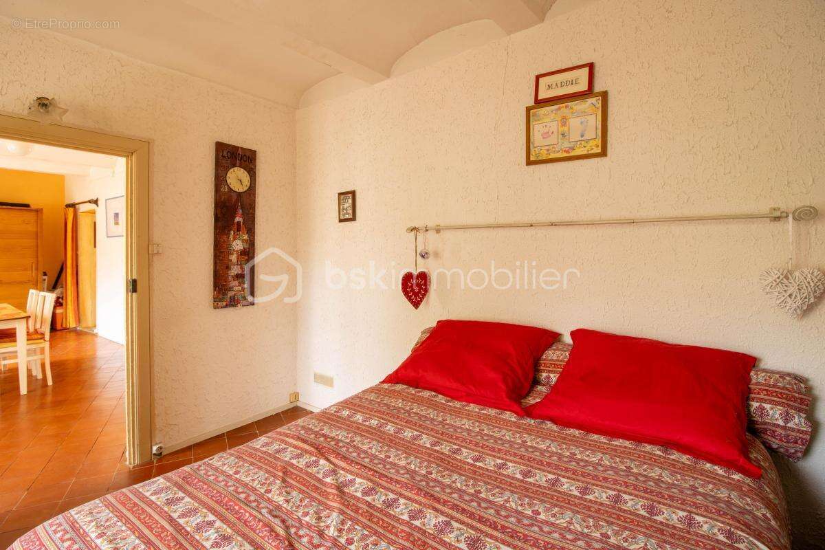 Maison à CRUVIERS-LASCOURS