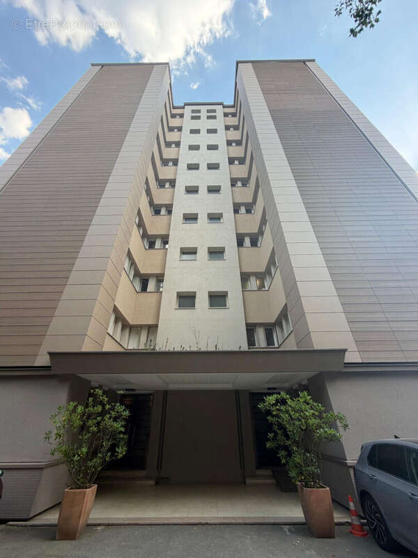 Appartement à PARIS-20E