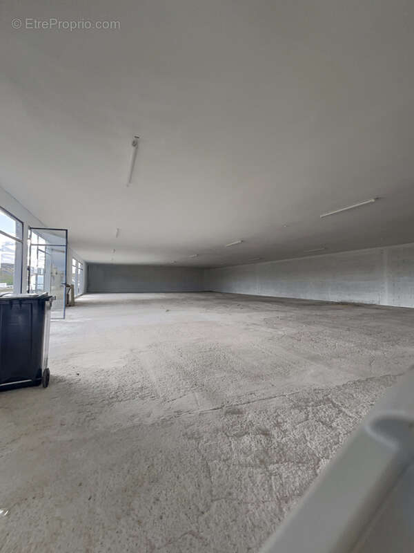 Commerce à SAINT-SERNIN