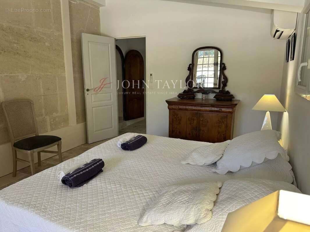 Fontvieille - Maison en pierre avec piscine - photo 16