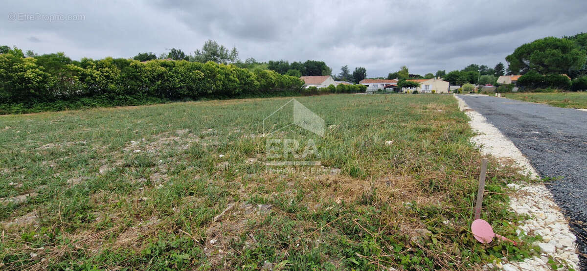 Terrain à MEDIS