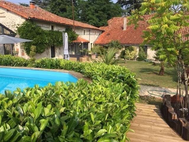 Maison à NANTEUIL-EN-VALLEE