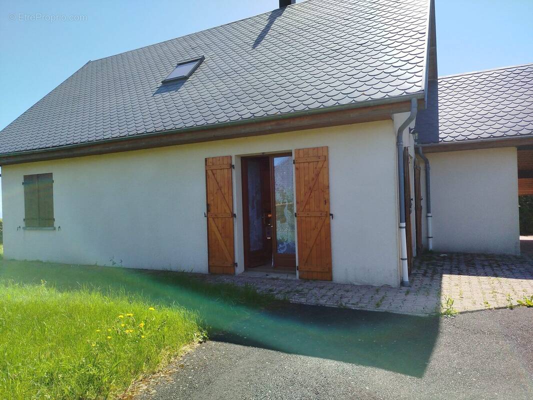 Maison à BESSE-ET-SAINT-ANASTAISE