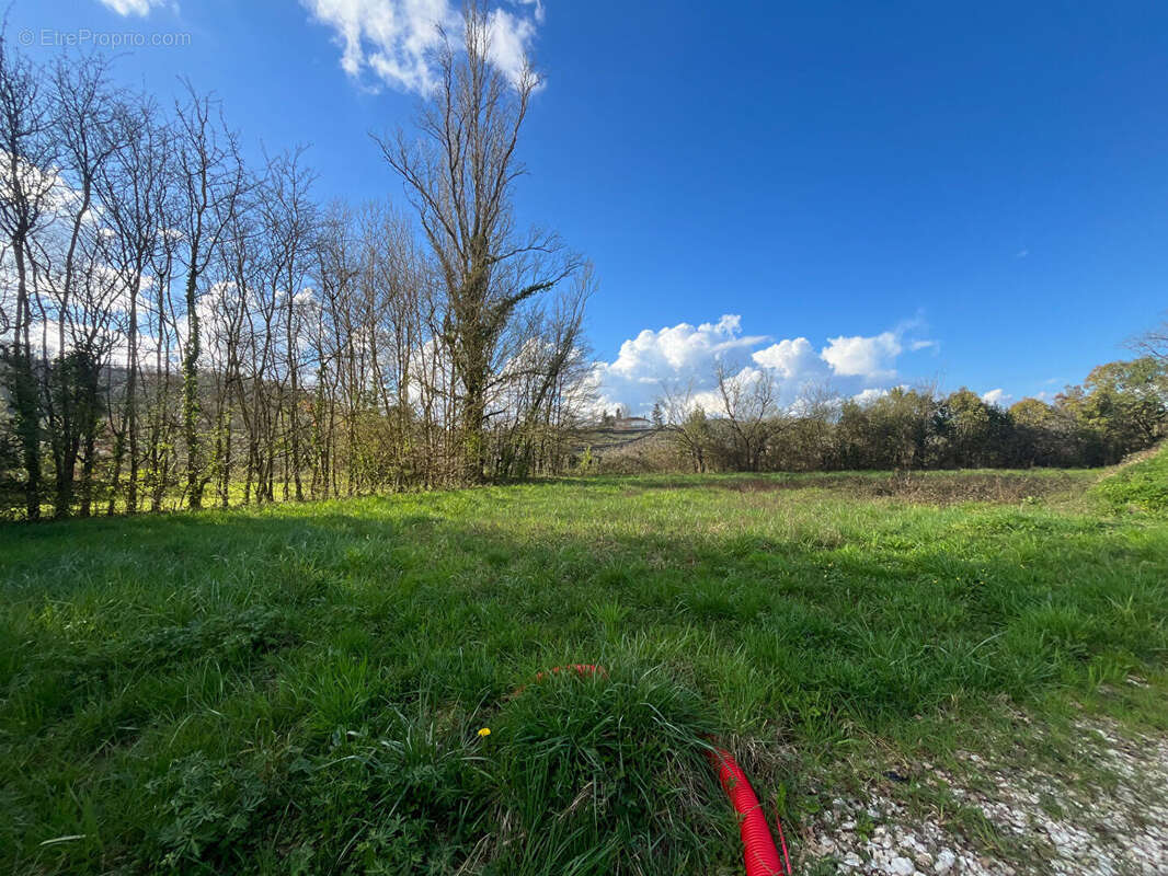 Terrain à CASTELMORON-SUR-LOT