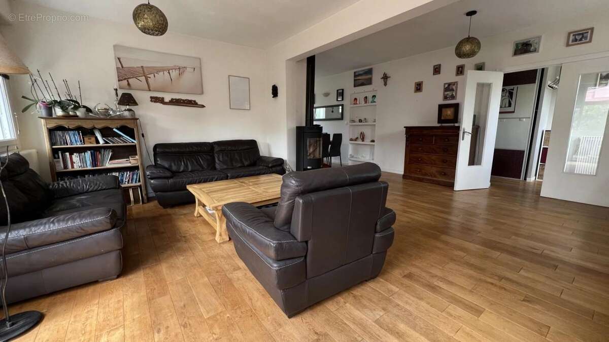Maison à LES CLAYES-SOUS-BOIS