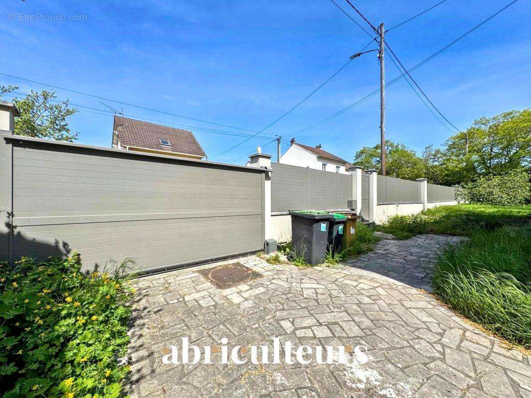 Maison familiale indépendante de 116 m² – 5 pièces – en vente à Plessis-Bouchard (95130) - photo 28