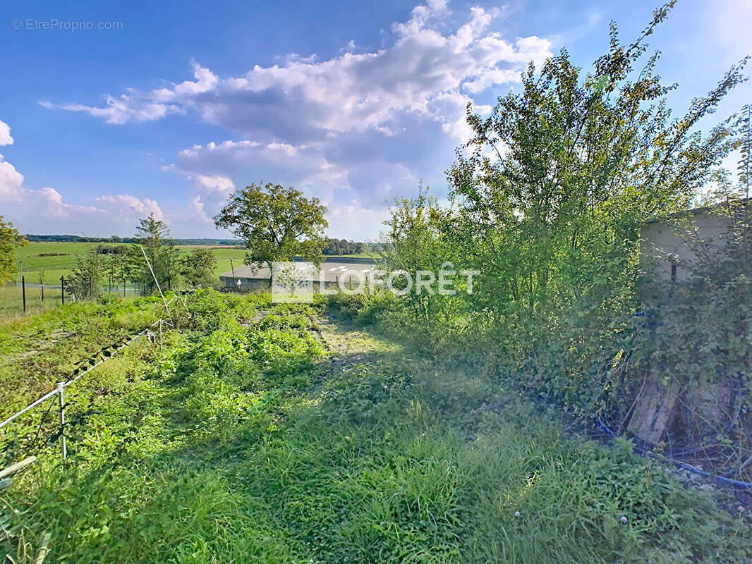 Maison à LES CHARMONTOIS