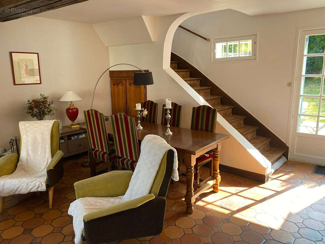 Maison à SAINT-CYR-SUR-MORIN