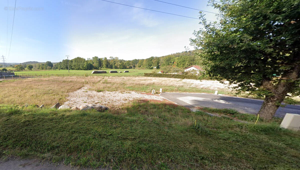 Terrain à DOCELLES