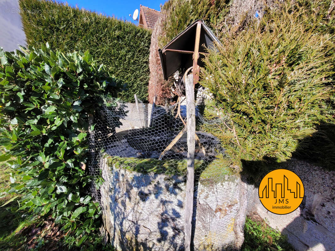 Maison à LE MONTET