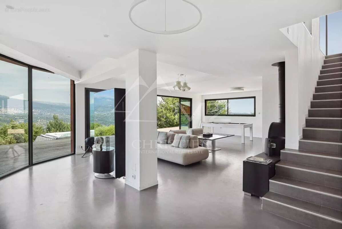 Maison à MANDELIEU-LA-NAPOULE