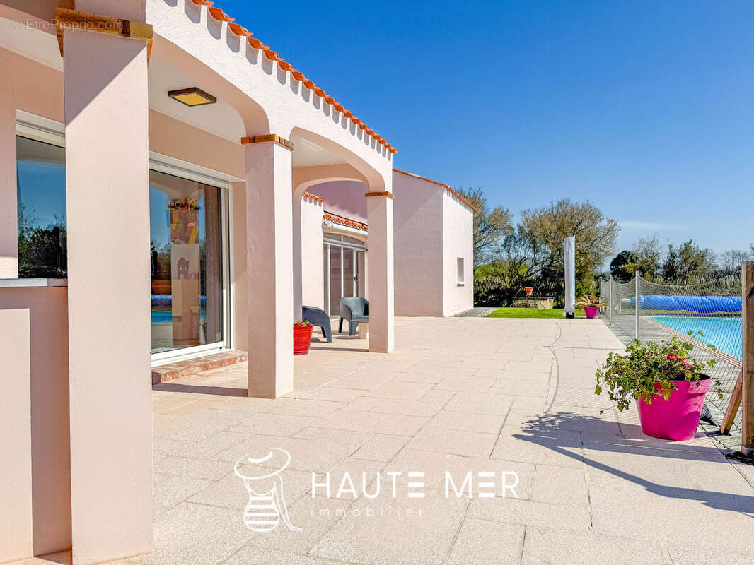 CREOLE - Villa de plain-pied avec piscine à débordement - photo 11