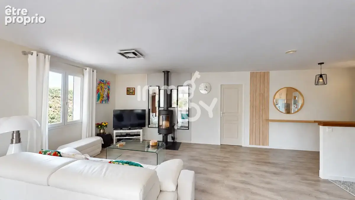 Maison de plain-pied   3 chambres, piscine et grand garage - photo 8