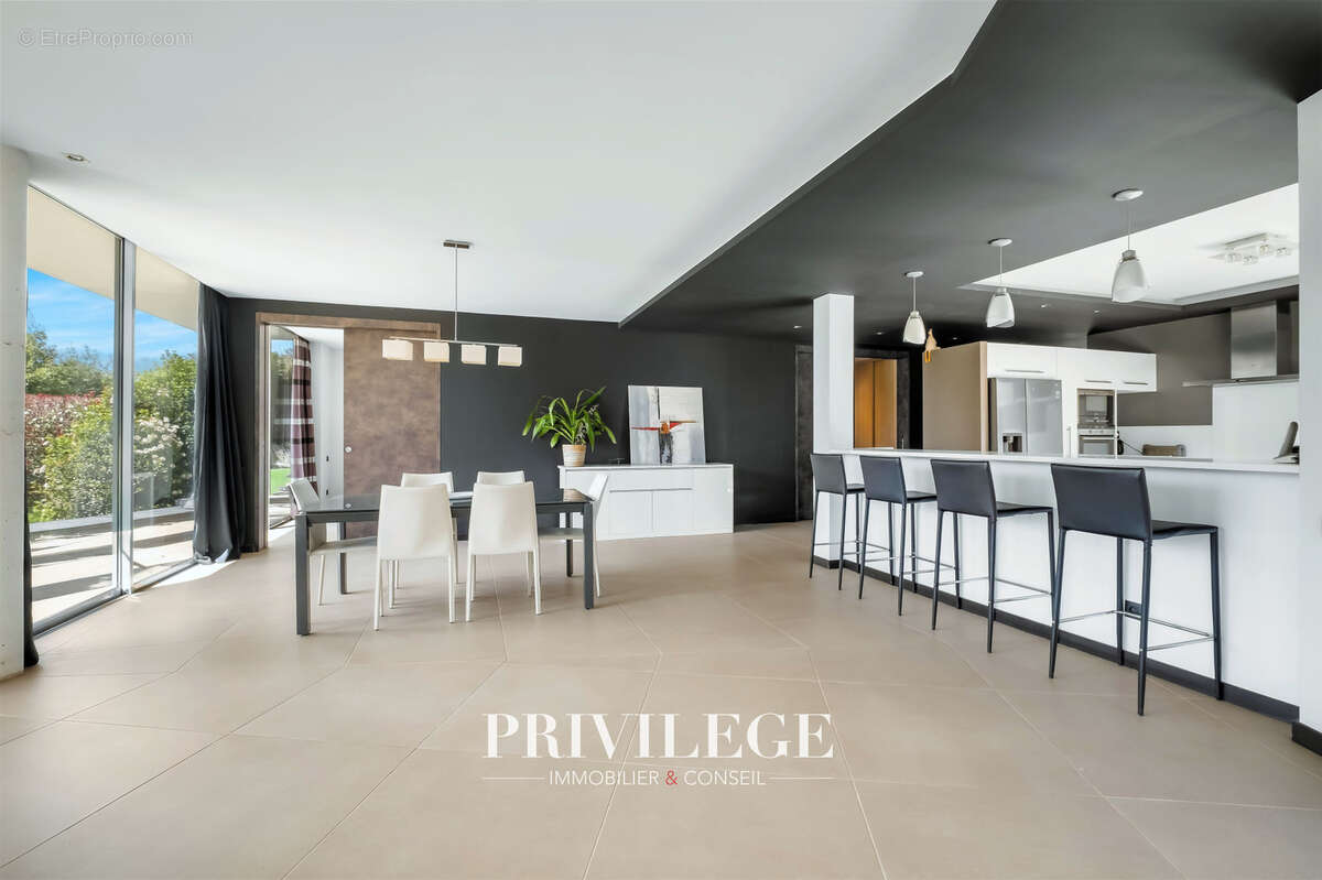 Maison à CHARBONNIERES-LES-BAINS