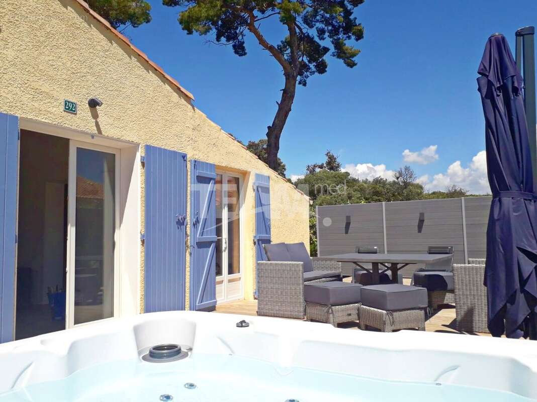 Maison à VIC-LA-GARDIOLE