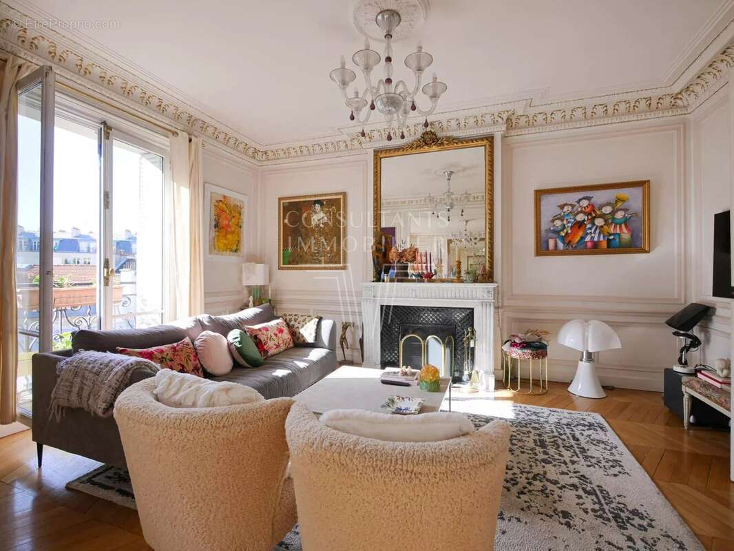 Appartement à PARIS-16E