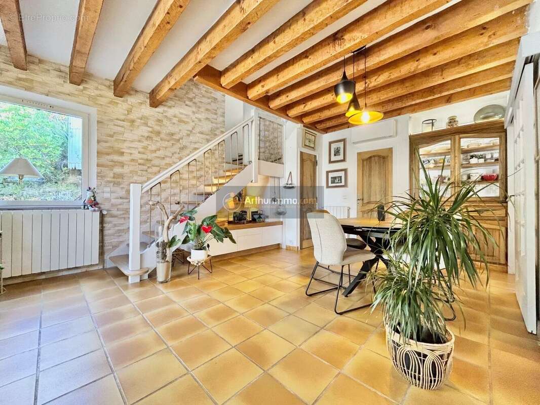 Maison à LES ISSAMBRES