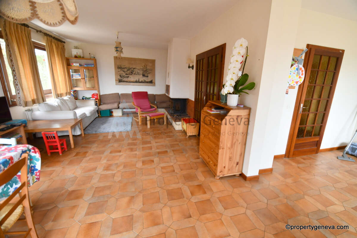 Maison à PERON