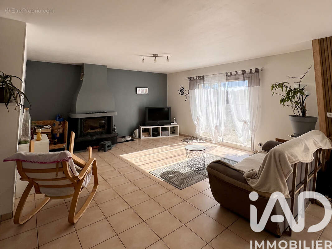 Maison 124 m² à Voulgezac  - photo 3