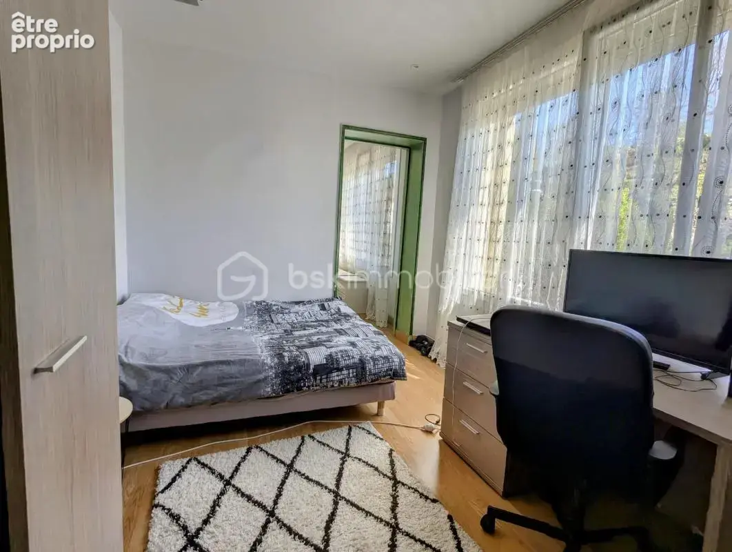 Charmante demeure avec vue imprenable sur le Château de Château-Thierry – 185 m², terrasse et dépendance locative - photo 9
