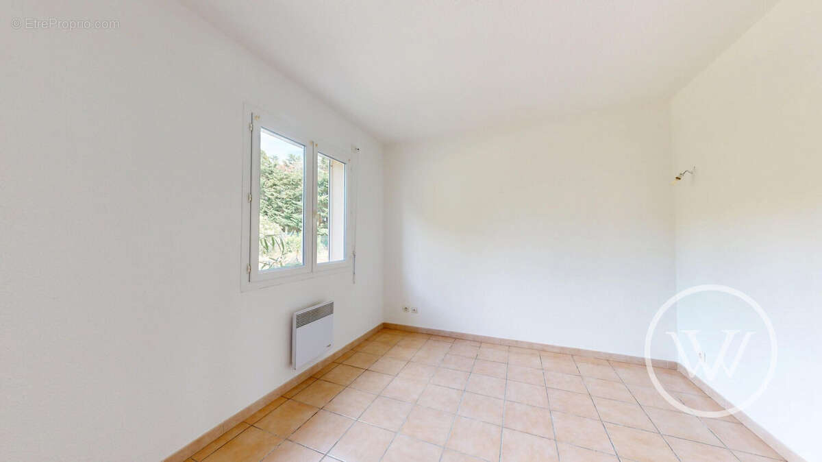 Maison à VILLENEUVE-LES-MONTREAL