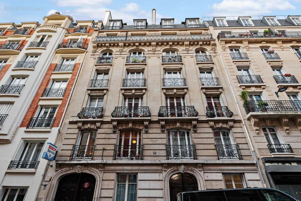 Appartement à PARIS-18E