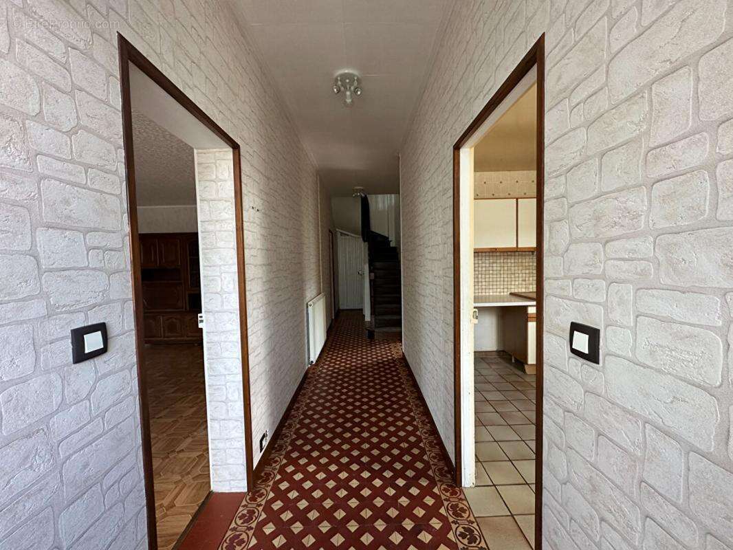 Maison de bourg  de 123 m² à Vicq sur Nahon (36600) - photo 2