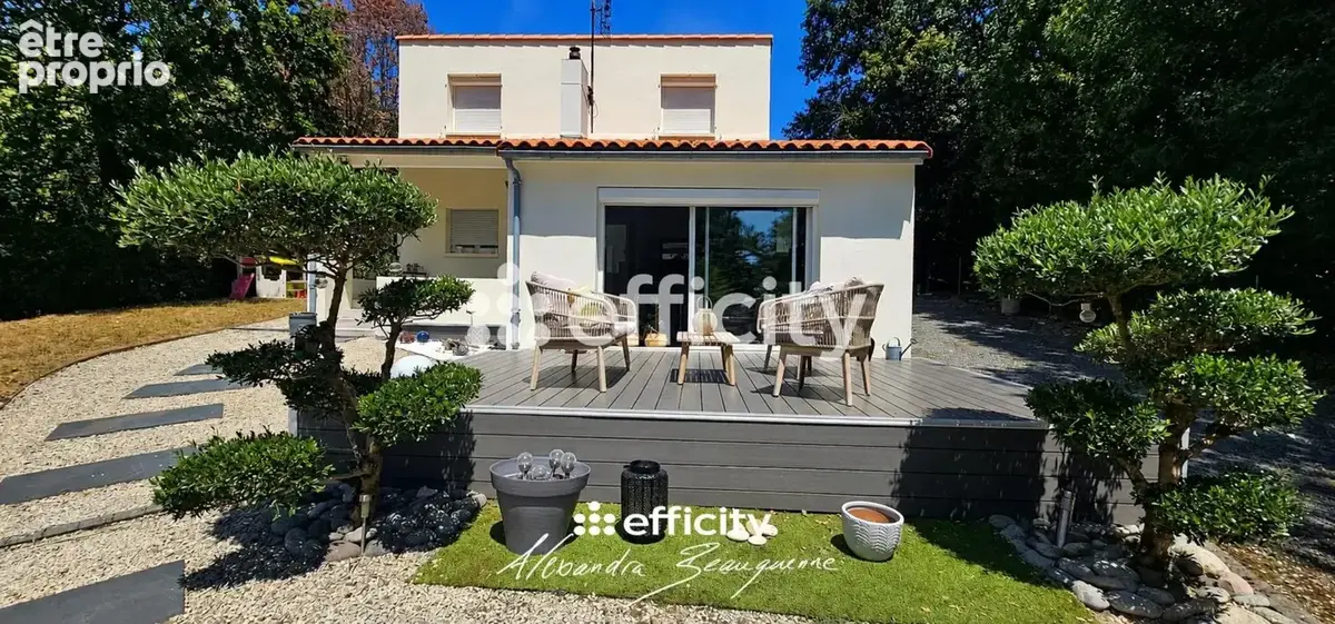 Maison 94 m² à Vouille  - photo 1