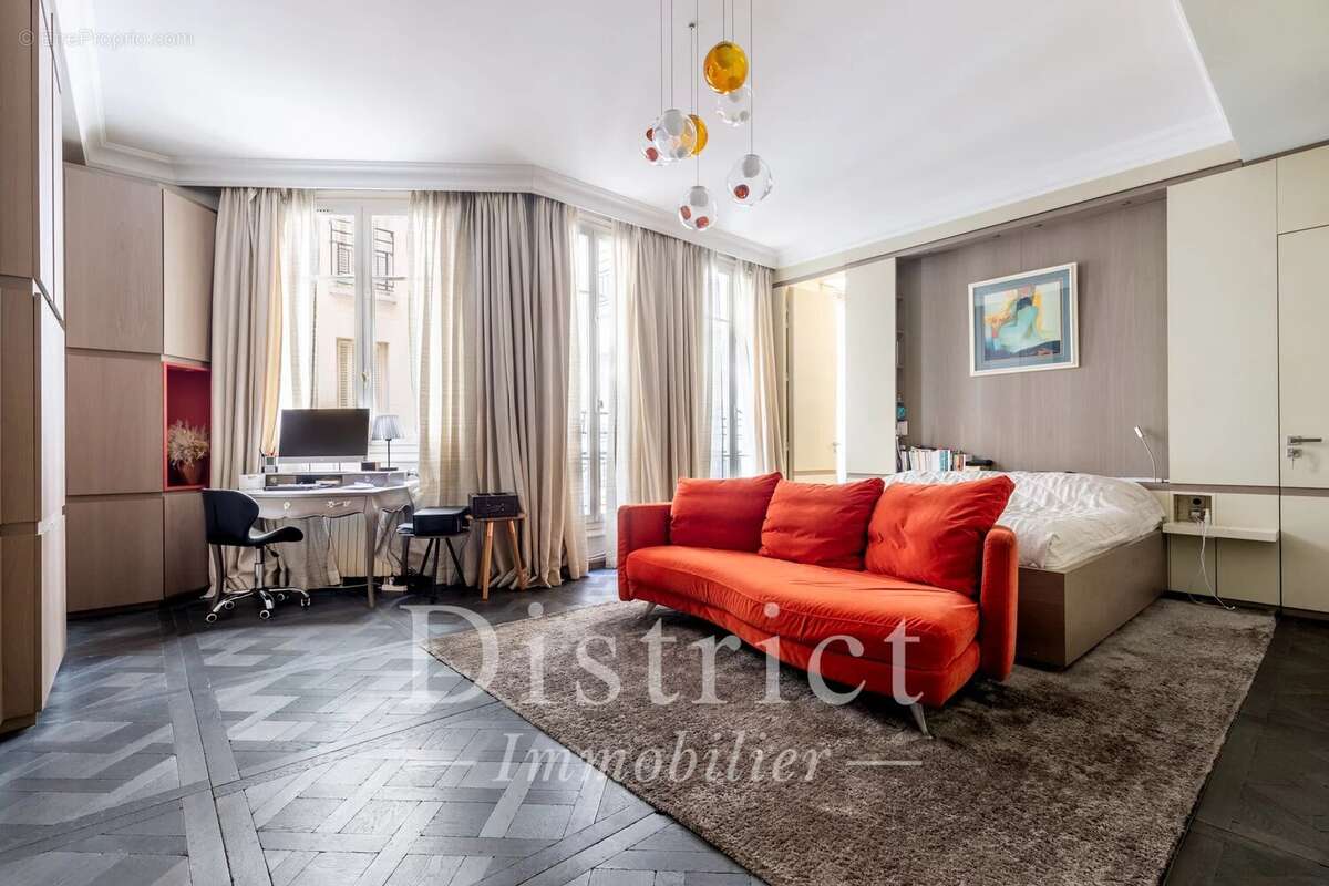 Appartement à PARIS-8E