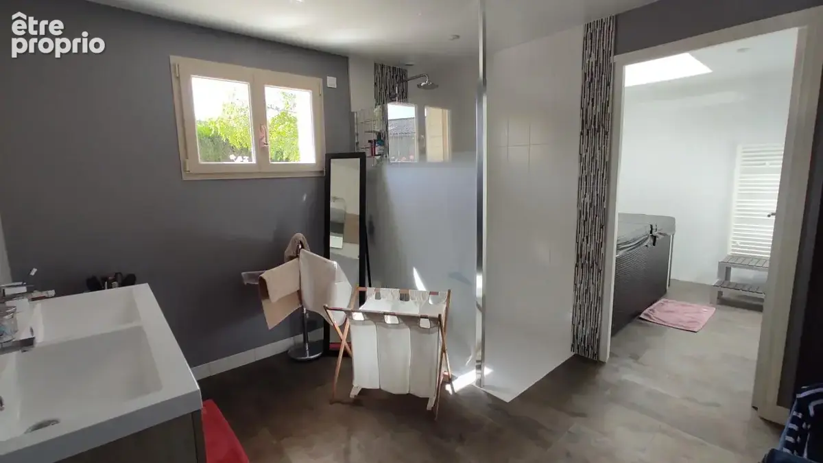 maison familiale avec hangar - photo 6