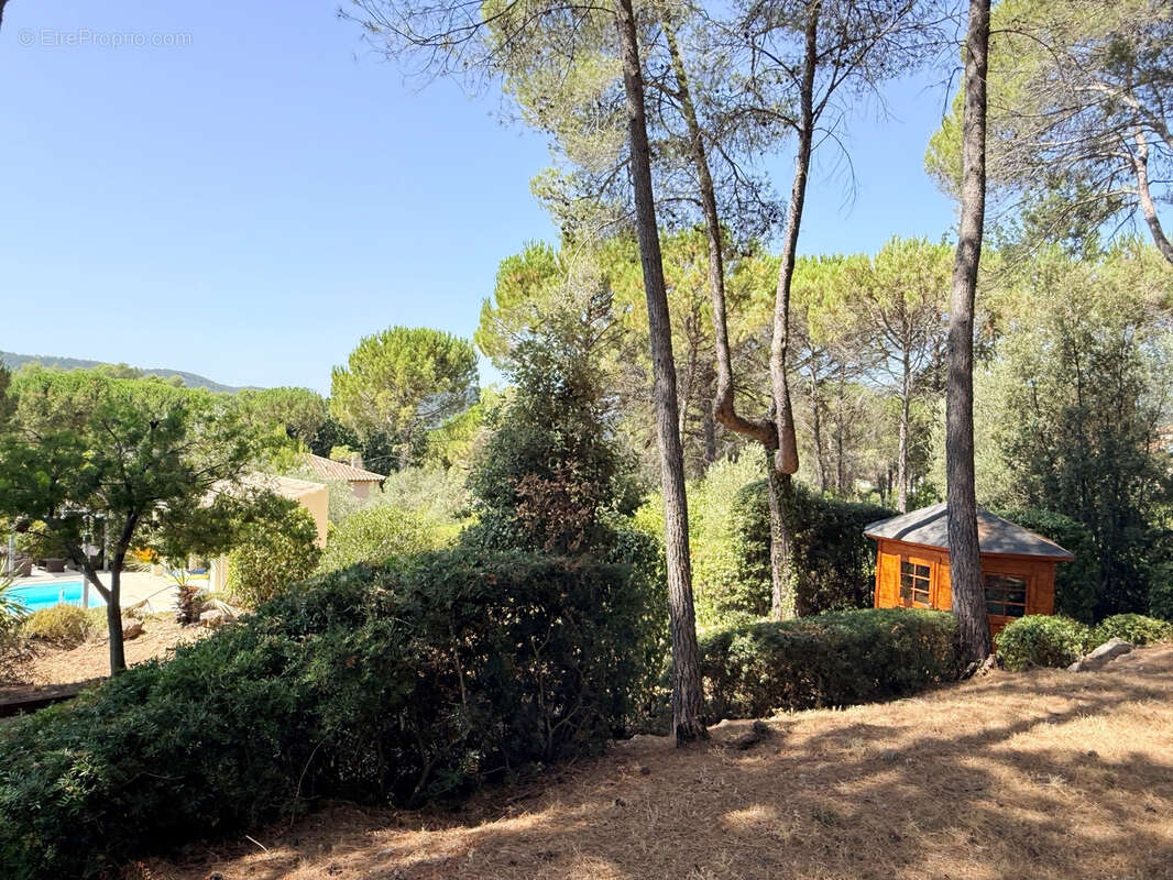 EXCLUSIVITE Bagnols en Foret Villa individuelle 4 pièce(s) 110m2 env Terrain 2500m2 env Piscine Garage - photo 19