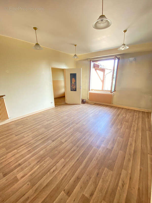 Appartement à SERRIERES