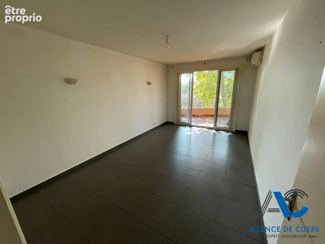 Appartement à CUERS