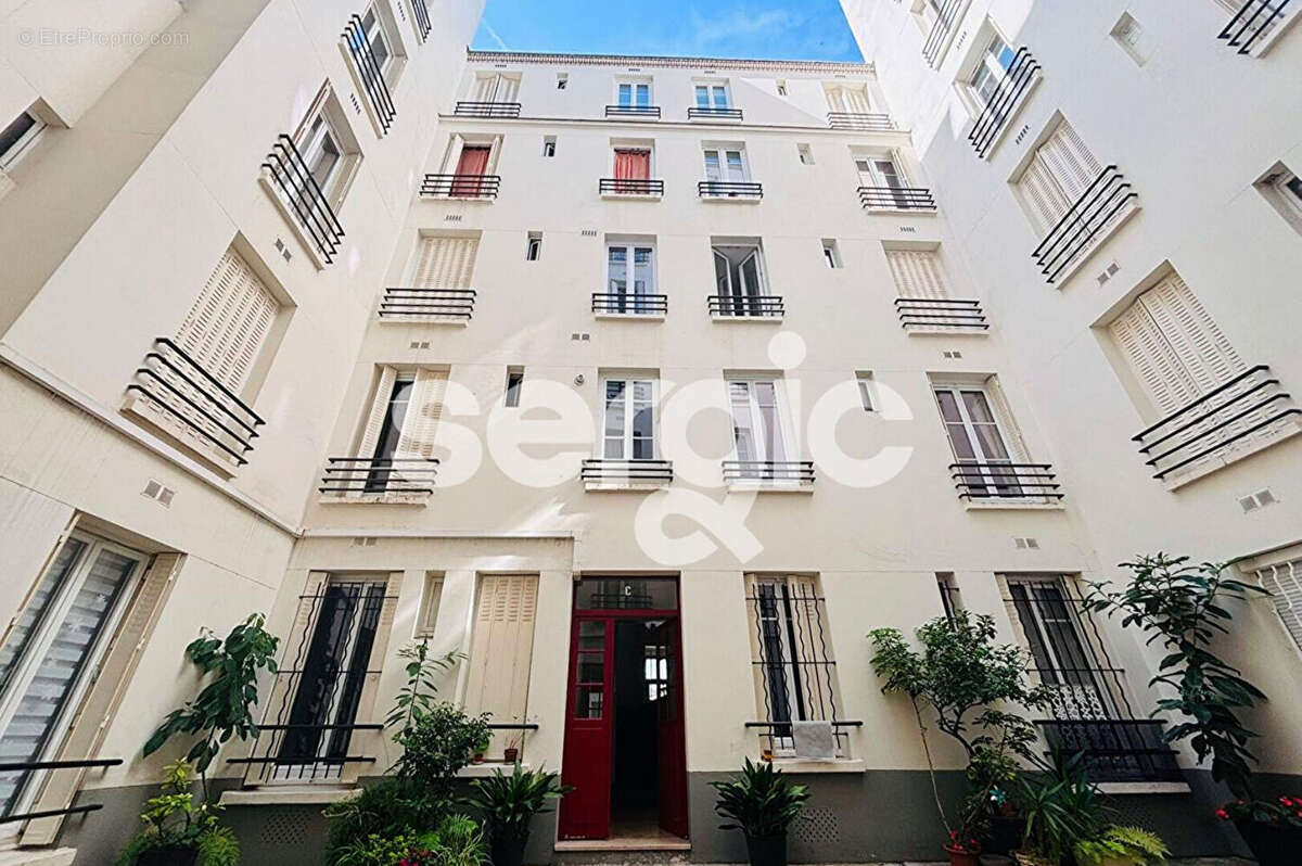 Appartement à PARIS-14E