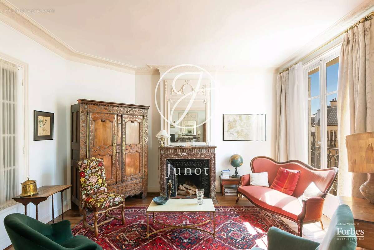 Appartement à PARIS-16E