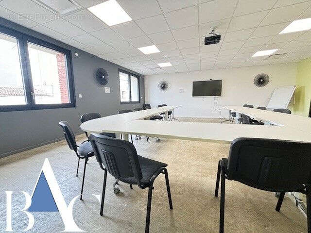 Occitanie - a carcassonne - bureaux  professionnels - prestige  + places de stationnement - photo 13