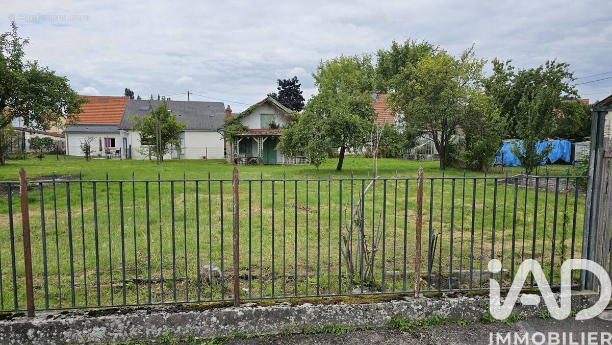 Photo 1 - Terrain à CHARMES