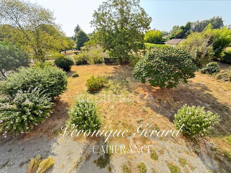 Maison à PETIT-PALAIS-ET-CORNEMPS