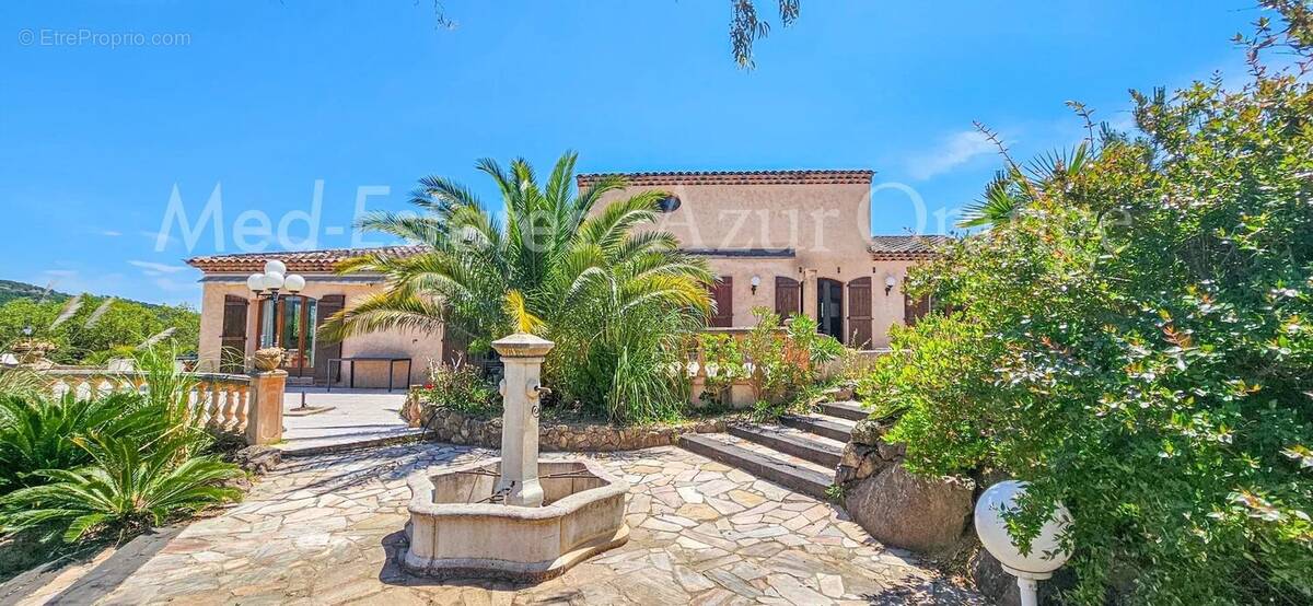 Maison à PLAN-DE-LA-TOUR