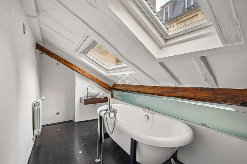 Appartement à PARIS-3E
