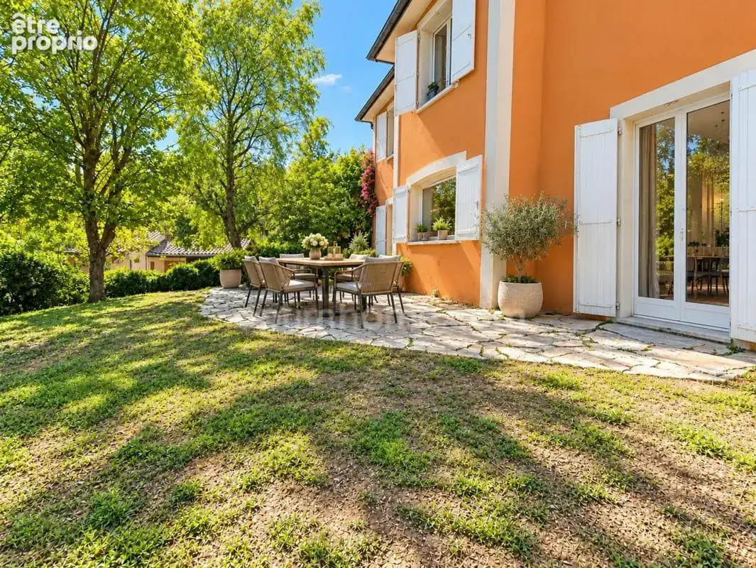Maison à vendre à Collonges-au-Mont-d’Or (69660) – 170 m² sur terrain de 1 700 m² à bâtir - photo 2