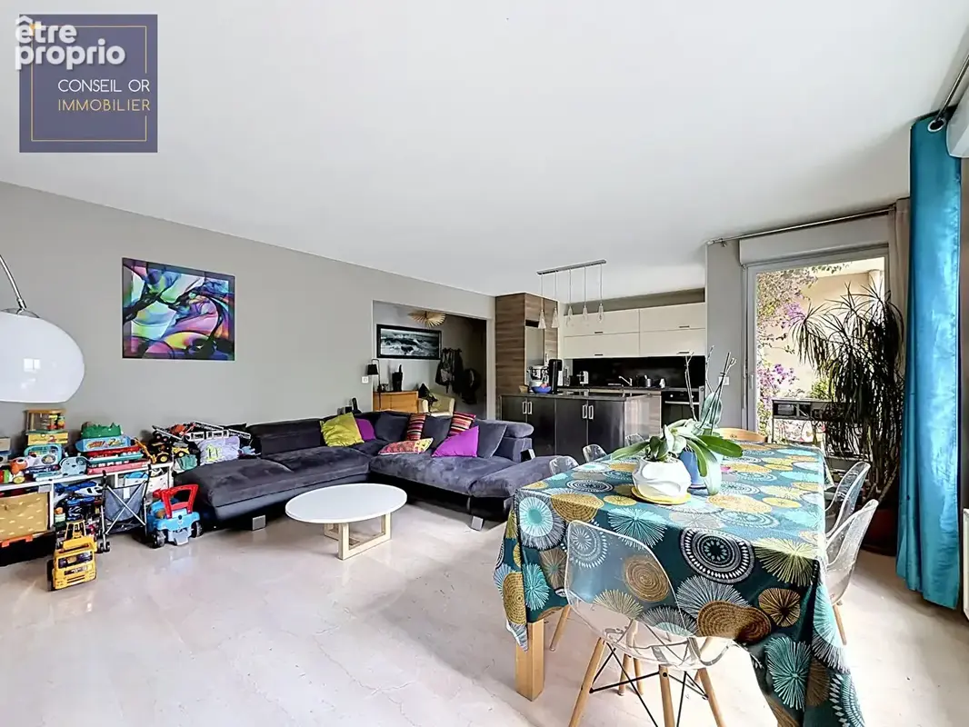 LYON 7 Saxe Gambetta T4 de 91 m² avec 2 balcons, vue dégagée, parking et cave - photo 8